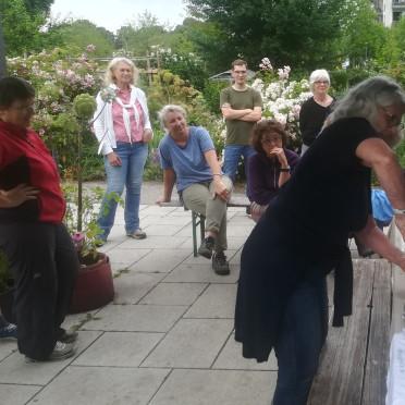 Belohnung mit einem gemeinsamen Essen und selbstgemachtem Mojito aus StadtAker-Minze und Rum, der aus Zuckerrohr hergestellt wurde.